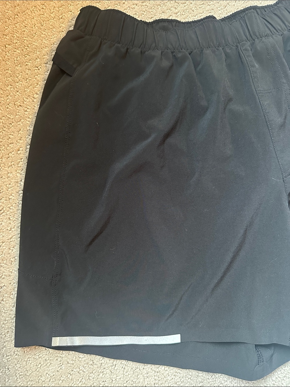 Lululemon Men's Black Athletic 5" Running Shorts w/ reflective detailing - Picture 4 of 6